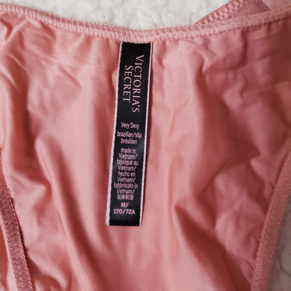 Victoria's Secret Very Sexy Push-up Bra & Matching Panties - Picture 14 of 15